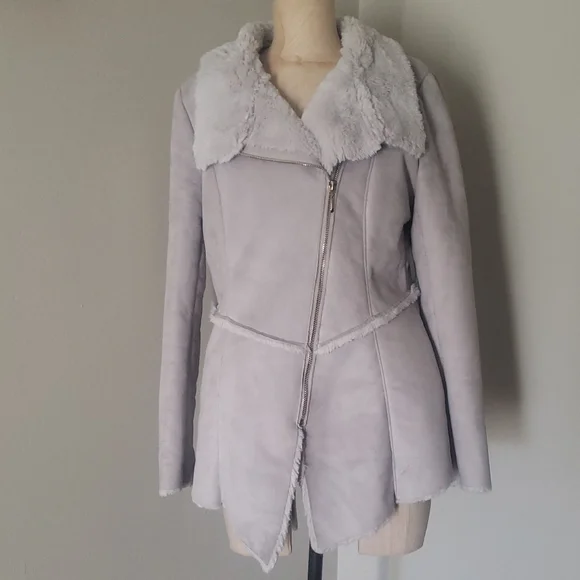 Fabulous Faux Fur - Picture 1 of 12